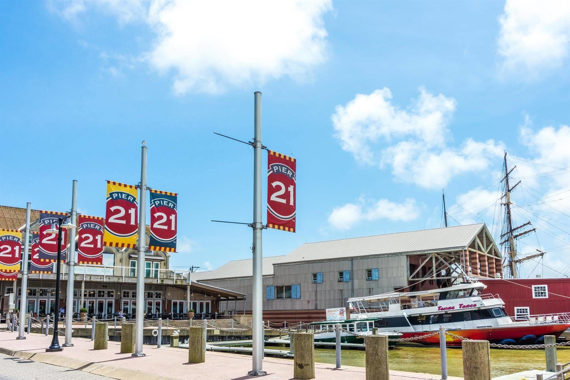 Harbor House Hotel And Marina Galveston Eksteriør bilde